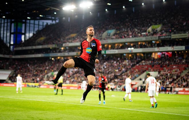 Bilder des Jahres 2019, Sport 09 September Sport Themen der Woche KW39 Sport Bilder des Tages Köln, 29.09.2019 Torjubel: Vedad Ibisevic (Hertha) springt in die Luft 1. FC Köln - Hertha BSC Berlin DFL regulations prohibit any use of photographs as image sequences and or quasi-video *** Cologne, 29 09 2019 Goal celebration Vedad Ibisevic Hertha jumps into the air 1 FC Köln Hertha BSC Berlin DFL regulations prohibit any use of photographs as image sequences and or quasi video