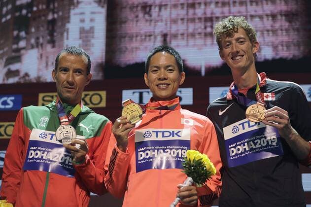 Gold medalist Yusuke Suzuki (C) of Japan, silver medalist Joao Vieira (L) of Portugal and bronze medalist Evan Dunfee (R) of Canada pose during the award ceremony for the men s 50km Race Walk during the IAAF World Athletics Championships 2019 at the Khalifa Stadium in Doha, Qatar, 29 September 2019. Doha 2019 IAAF World Championships !ACHTUNG: NUR REDAKTIONELLE NUTZUNG!  Copyright: xLavandeiraxjrx GRAF1564 20190929-637053850125300457