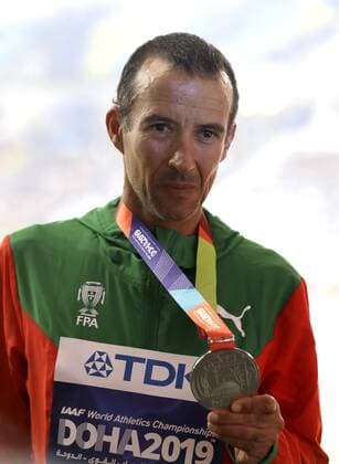 Silver medalist Joao Vieira of Portugal poses during the award ceremony for the men s 50km Race Walk during the IAAF World Athletics Championships 2019 at the Khalifa Stadium in Doha, Qatar, 29 September 2019. Doha 2019 IAAF World Championships !ACHTUNG: NUR REDAKTIONELLE NUTZUNG!  Copyright: xLavandeiraxjrx GRAF1567 20190929-637053850800354504