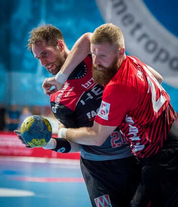 29.09.2019 - Handball - 1. Bundesliga DKB HBL - Saison 2019 2020 - 07. Spieltag: HC Erlangen Metropolregion Nürnberg HCE - HSG Nordhorn-Lingen - OGo - Nico Büdel (20, HC Erlangen ) Anton Prakapenia (24, HSG Nordhorn Lingen)