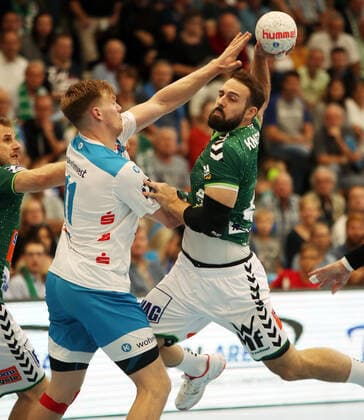 Frisch Auf Göppingen - TVB 1898 Stuttgart Deutschland, Göppingen, 29.09.2019, Handball, Liqui Moly HBL Bundesliga, Saison 2019 2020, Frisch Auf Göppingen - TVB 1898 Stuttgart: v.l. Adam Lönn (TVB 1898 Stuttgart), Tim Kneule (Frisch Auf Göppingen).