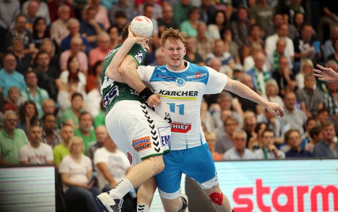 Frisch Auf Göppingen - TVB 1898 Stuttgart Deutschland, Göppingen, 29.09.2019, Handball, Liqui Moly HBL Bundesliga, Saison 2019 2020, Frisch Auf Göppingen - TVB 1898 Stuttgart: v.l. Kresimir Kozina (Frisch Auf Göppingen), Adam Lönn (TVB 1898 Stuttgart).