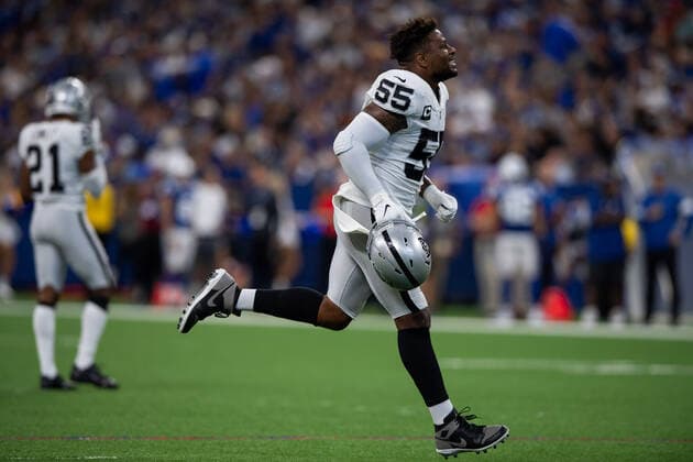 INDIANAPOLIS, IN - SEPTEMBER 29: Oakland Raiders linebacker Vontaze Burfict (55) runs off the field after getting ejected during the NFL, American Football Herren, USA game between the Oakland Raiders and the Indianapolis Colts on September 29, 2019 at Lucas Oil Stadium, in Indianapolis, IN. (Photo by Zach Bolinger Icon Sportswire) NFL: SEP 29 Raiders at Colts Icon1909290770