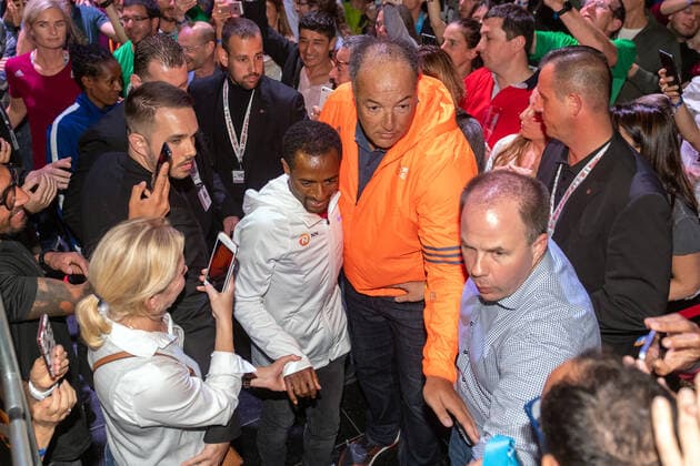 Leichtathletik Berlin 29.09.2019 46. BMW Berlin Marathon der Läufer Siegerehrung im Cosmos Club Party Benenisa Bekele (ETH) Sieger Männer