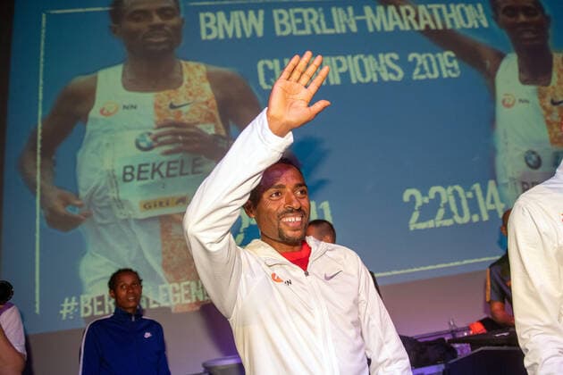 Leichtathletik Berlin 29.09.2019 46. BMW Berlin Marathon der Läufer Siegerehrung im Cosmos Club Party Benenisa Bekele (ETH) Sieger Männer