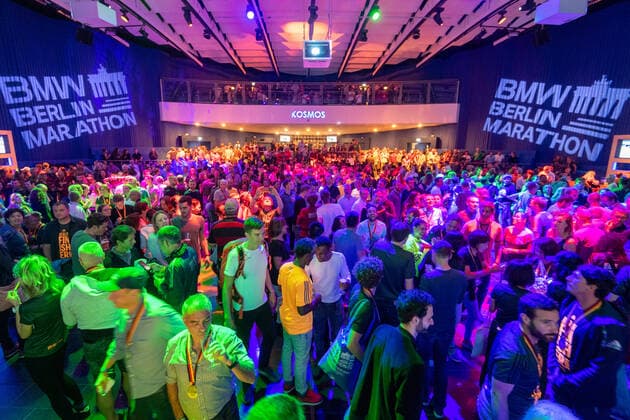 Leichtathletik Berlin 29.09.2019 46. BMW Berlin Marathon der Läufer Siegerehrung im Cosmos Club Party