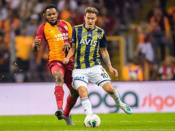 (L-R) Christian Luyindama of Galatasaray AS, Maximilian Kruse of Fenerbahce SK during the Turkish Spor Toto Super Lig match between Galatasaray SK and Fenerbahce AS at the Turk Telekom Arena on September 28, 2019 in Istanbul, Turkey Turkish Spor Toto Super Lig 2019 2020 xVIxVIxImagesx xGerritxvanxKeulenxIVx 202852189