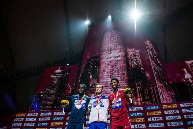 191001 Karsten Warholm of Norway celebrates with his gold medal at the medal ceremony after the men s 400m hurdles final during day 5 of the IAAF World Athletics Championships on October 1, 2019 in Doha. Photo: Vegard Wivestad Grott BILDBYRAN kod VG 170404 bbeng athletics track & field friidrott friidrett iaaf world athletics championships athletics World Championship, WM, Weltmeisterschaft vm friidrotts-vm friidretts-vm häck jubel norge Copyright: VEGARDxWIVESTADxGRoTT BB191001VG037