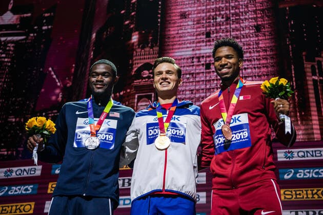 191001 Karsten Warholm of Norway celebrates with his gold medal at the medal ceremony after the men s 400m hurdles final during day 5 of the IAAF World Athletics Championships on October 1, 2019 in Doha. Photo: Vegard Wivestad Grott BILDBYRAN kod VG 170404 bbeng athletics track & field friidrott friidrett iaaf world athletics championships athletics World Championship, WM, Weltmeisterschaft vm friidrotts-vm friidretts-vm häck jubel norge Copyright: VEGARDxWIVESTADxGRoTT BB191001VG039
