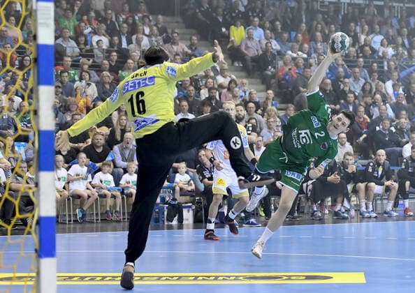 01.10.2019, xlakx, Handball DHB Pokal, Fuechse Berlin - SC Magdeburg emspor, v.l. Jannick Green (SC Magdeburg 16),am Ball Simon Ernst(Fuechse Berlin 2), Berlin