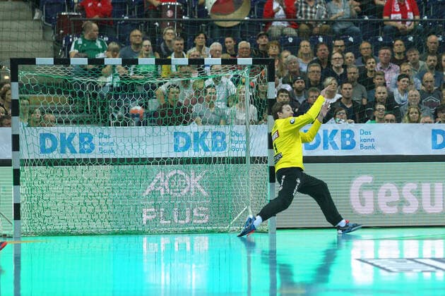 DHB-Pokal, SC DHfK Leipzig vs. MT Melsungen, 01.10.19 Handball, Saison 2019 2020, DHB-Pokal, Achtelfinale: SC DHfK Leipzig vs. MT Melsungen am 01.10.19 in der Arena Leipzig. Im Bild: Tor gegen Torwart Jens VORTMANN ( 1, SC DHfK Leipzig) Copyright: xBEAUTIFULxSPORTS JanxKaeferx