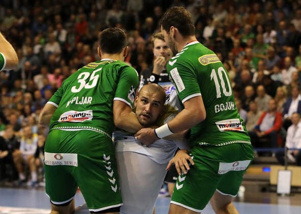 Marko Kopljar, Zeljko Musa, Jakov Gojun Aktion Spielszene Zweikampf Handball DHB Pokal Herren Saison 2019 2020 01.10.2019 Füchse Berlin vs. SC Magdeburg