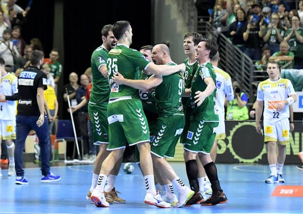 01.10.2019, xlakx, Handball DHB Pokal, Fuechse Berlin - SC Magdeburg emspor, v.l. Freude,Jubel bei der Mannschaft Fuechse Berlin Berlin