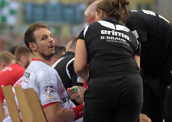 Kai Hfner Haefner (MT 34) muss am Rand behandelt werden GER, Handball, Achtelfinale, DHB-Pokal, SC DHfK Leipzig vs MT Melsungen, 01.10.2019 Leipzig Copyright: xEIBNER ChristianxModlax EP_CMA