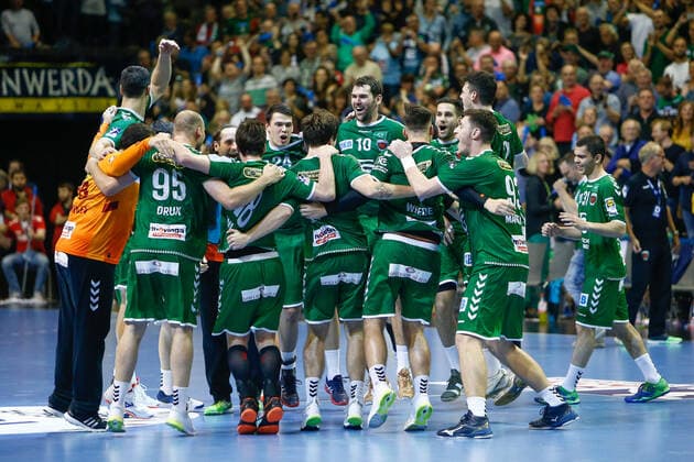 01.10.2019, xtgx, Handball DHB Pokal, Fuechse Berlin - SC Magdeburg emspor, v.l. berlin Jubel über den Sieg, Jubel nach Spielende Berlin