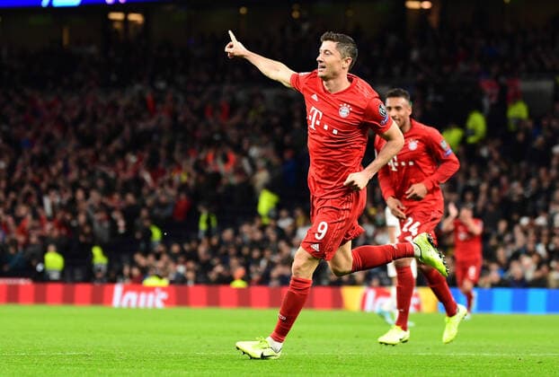 01.10.2019, xkvx, Fussball UEFA Champions League, Tottenham Hotspur - FC Bayern Muenchen emspor, v.l. Robert Lewandowski (FC Bayern Muenchen) Goal scored, erziehlt das Tor zum 2:6, celebrate the goal, Der Torjubel zum (DFL DFB REGULATIONS PROHIBIT ANY USE OF PHOTOGRAPHS as IMAGE SEQUENCES and or QUASI-VIDEO) London