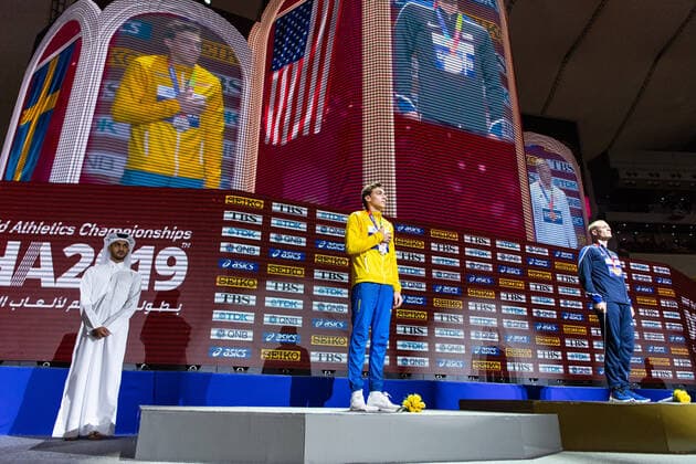191002 Armand Duplantis of Sweden (silver) and Sam Kendricks of USA (gold) at the medal ceremony for the men?s pole vault during day 6 of the IAAF World Athletics Championships on October 2, 2019 in Doha. Photo: Joel Marklund BILDBYRAN kod JM 88038 BBENG athletics track & field friidrott friidrett IAAF World Athletics Championships Athletics World Championship, WM, Weltmeisterschaft VM friidrotts-VM friidretts-VM medaljcerememoni prisutdelning sweden sverige vm-silver jubel pole vault stav stavsprang stavhopp usa Copyright: JOELxMARKLUND BB191002JM045
