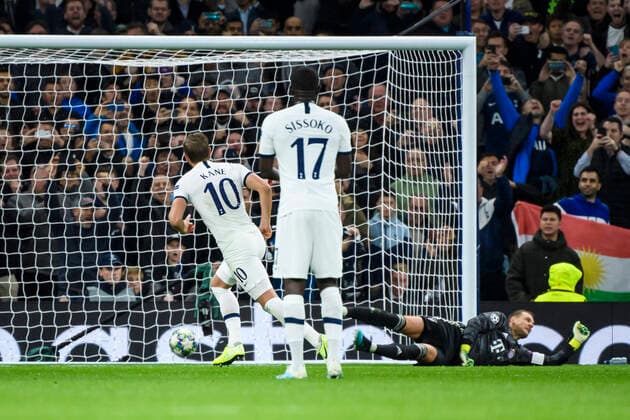 01.10.2019, xkvx, Fussball UEFA Champions League, Tottenham Hotspur - FC Bayern Muenchen emspor, v.l. Goal scored, Tor zum 2:4 durch Harry Kane (Tottenham Hotspur) per Elfmeter Foulelfmeter London