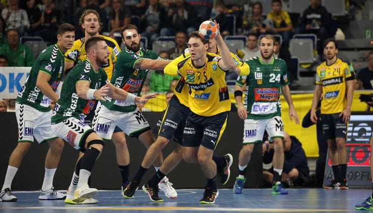 Handball, DHB-Pokal: Rhein-Neckar-Löwen - FrischAuf Göppingen, Achtelfinale am 02.10.2019, Saison 2019 20, ZmdZ, göppingen, pokal, loewen, Jacob Bagersted (14, Goeppingen) gegen Niclas Kirkelokke (6, Rhein Neckar Löwen), Rhein-Neckar-Löwen - FrischAuf Goeppingen