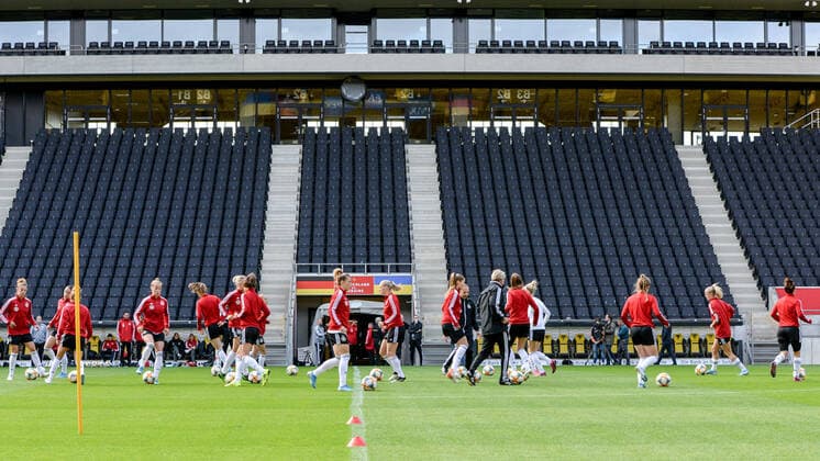 Mannschaftstraining auf dem Tivoli, 02.10.2019, Aachen (Deutschland), Fussball, EM-Qualifikation Frauen, Training, Deutschland - Ukraine, DFB DFL REGULATIONS PROHIBIT ANY USE OF PHOTOGRAPHS AS IMAGE SEQUENCES AND OR QUASI-VIDEO.