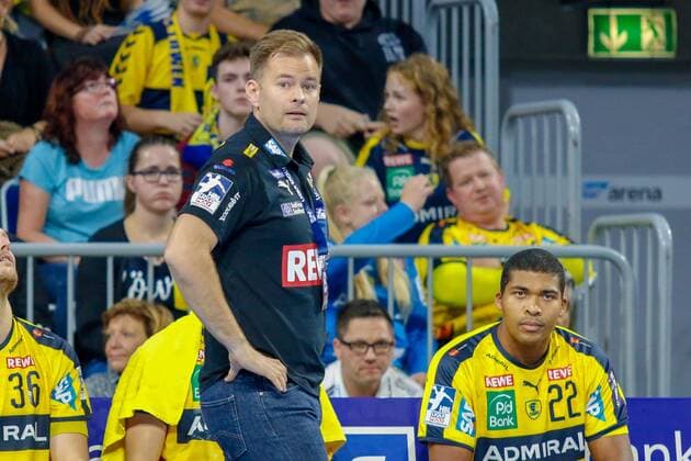 Rhein Neckar Loewen - Frisch Auf! Göppingen Rhein Neckar Loewe Trainer Kristjan Andresson nicht zufrieden - beim Pokal Spiel der Rhein Neckar Löwen gegen Frisch Auf! Göppingen am 02.10.2019 Mannheim. 02.10.19 Handball DHB-Pokal , Mannheim Baden Wuerttemberg Deutschland SAP Arena