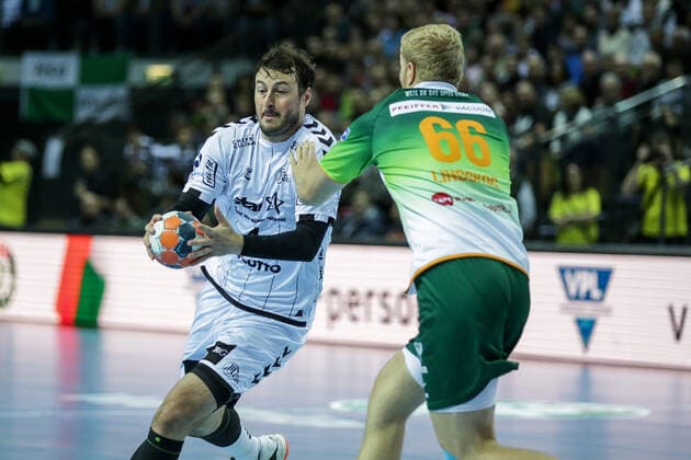 Deutschland,Wetzlar, Rittal-Arena, 02.10.2019, Handball,DHB-Pokal, Achtelfinale, HSG Wetzlar - THW Kiel Bild: v.li.Domagoj Duvnjak (THW Kiel, 4),Anton Lindskog (HSG Wetzlar, 66) Copyright: HMBxMedia ThomasxJäger