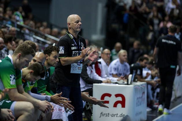 Deutschland,Wetzlar, Rittal-Arena, 02.10.2019, Handball,DHB-Pokal, Achtelfinale, HSG Wetzlar - THW Kiel Bild: Trainer: Kai Wandschneider (HSG Wetzlar) an der Seitenlinie Copyright: HMBxMedia ThomasxJäger