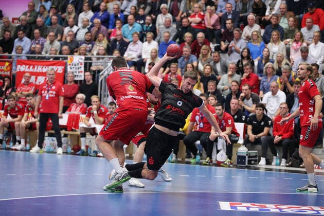 Gunnar Dietrich (Die Eulen Ludwigshafen 8) gegen Jan Brosch (ASV Hamm-Westfalen 5)(links) GER, Handball, DHB Pokal, Achtelfinale, ASV Hamm-Westfalen gegen Die Eulen Ludwigshafen, 02.10.2019 Hamm Copyright: xEIBNER JanxStrohdiekx EP_JSK