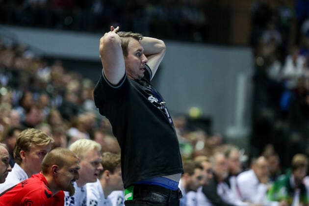 Deutschland,Wetzlar, Rittal-Arena, 02.10.2019, Handball,DHB-Pokal, Achtelfinale, HSG Wetzlar - THW Kiel Bild: Trainer: Filip Jicha (THW Kiel) fassungslos an der Seitenlinie Copyright: HMBxMedia ThomasxJäger