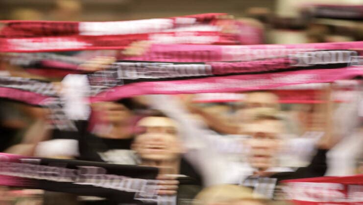 Fans vor dem Spiel Telekom Baskets Bonn vs. Fraport Skyliners Frankfurt , Hauptrunde 01. Spieltag
