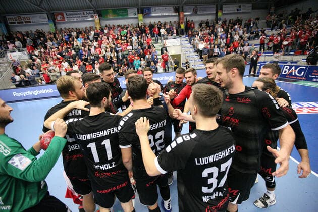 Siegesjubel bei Die Eulen Ludwigshafen GER, Handball, DHB Pokal, Achtelfinale, ASV Hamm-Westfalen gegen Die Eulen Ludwigshafen, 02.10.2019 Hamm Copyright: xEIBNER JanxStrohdiekx EP_JSK