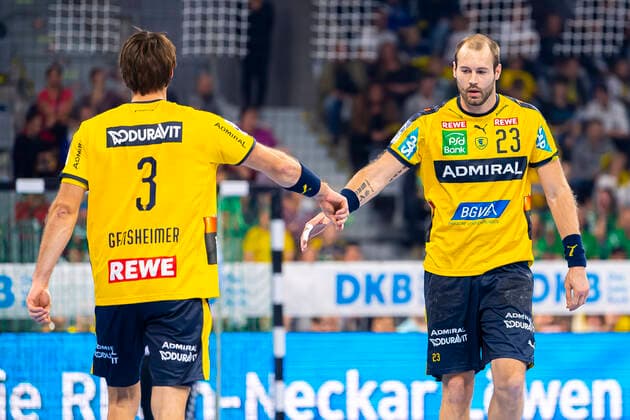 Mannheim, Deutschland 02. Oktober 2019: DHB Pokal - Achtelfinale - Rhein Neckar Löwen vs. Frisch Auf Göppingen v.li. Uwe Gensheimer (Loewen), Steffen Fäth Faeth (Loewen) Mannheim SAP Arena Baden-Württemberg Deutschland