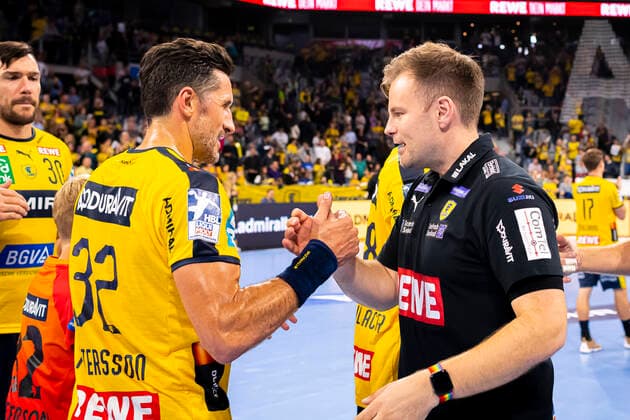 Mannheim, Deutschland 02. Oktober 2019: DHB Pokal - Achtelfinale - Rhein Neckar Löwen vs. Frisch Auf Göppingen Alexander Petersson (Loewen), Trainer Kristjan Andresson (Loewen) Mannheim SAP Arena Baden-Württemberg Deutschland