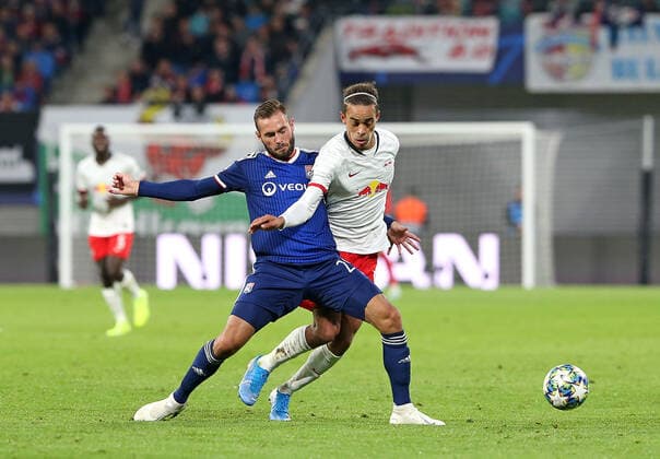 02.10.2019, Fussball UEFA Champions League 2019 2020, Gruppenphase, 2.Spieltag, RB Leipzig - Olympique Lyon, in der Red Bull Arena Leipzig. (L-R) Lucas Tousart (Olympique Lyon) gegen Yussuf Poulsen (RB Leipzig)