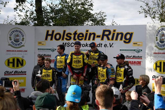 Der MSC Brokstedt feiert den Titel. Foto Lühn Speedway, Bundesliga, Männer, Deutsche Meisterschaft, Finnale 03.10.19 Brokstedt Holsteinring Schleswig-Holstein Germany *** The MSC Brokstedt celebrates the title Photo Lühn Speedway, Bundesliga, Men, German Championship, Finnale 03 10 19 Brokstedt Holsteinring Schleswig Holstein Germany
