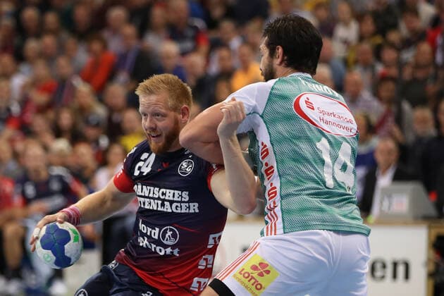 SG Flensburg-Handewitt vs TSV Hannover-Burgdorf, DHB-Pokal Achtelfinale, Flensburg; 03.10.19 Jim Gottfridsson (SG Flensburg-Handewitt, 24) gegen Evgeni Pevnov (TSV Hannover-Burgdorf, 14) Copyright: xBEAUTIFULxSPORTS MarioxM.xKobergx