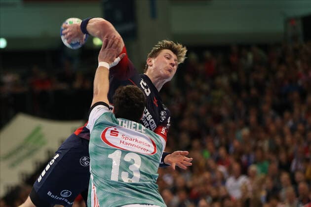 SG Flensburg-Handewitt vs TSV Hannover-Burgdorf, DHB-Pokal Achtelfinale, Flensburg; 03.10.19 Goran Soegard Johannsessen (SG Flensburg-Handewitt, 23) gegen Joshua Thiele (TSV Hannover-Burgdorf, 13) Copyright: xBEAUTIFULxSPORTS MarioxM.xKobergx