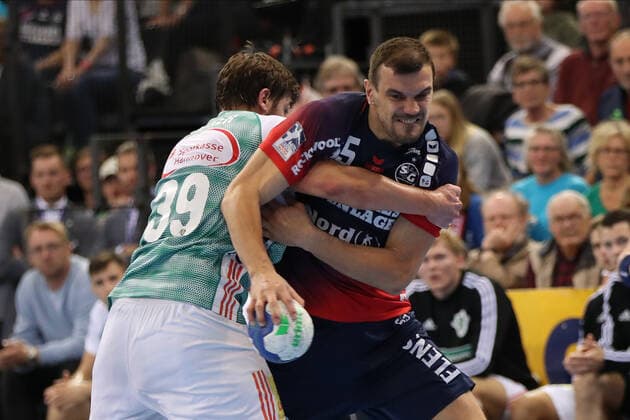 SG Flensburg-Handewitt vs TSV Hannover-Burgdorf, DHB-Pokal Achtelfinale, Flensburg; 03.10.19 Michel Jurecki (SG Flensburg-Handewitt, 55) gegen Malte Donker (TSV Hannover-Burgdorf, 39) Copyright: xBEAUTIFULxSPORTS MarioxM.xKobergx