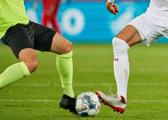 Symbol, Illustration, Feature, compete for the ball, tackling, duel, header, zweikampf, action, fight against Duel symbol football legs, calves, socks, football boots, action, Icon football legs, football boots, action, shoes studs earth,ground, official DFL Bundesliga game ball Derbystar, Brillant APS, match ,leather ball, football, VFB STUTTGART - SV WEHEN WIESBADEN 1-2 - DFL REGULATIONS PROHIBIT ANY USE OF PHOTOGRAPHS as IMAGE SEQUENCES and or QUASI-VIDEO - DFL 2.German Soccer League , Stuttgart, October 04, 2019, Season 2019 2020, matchday 09,