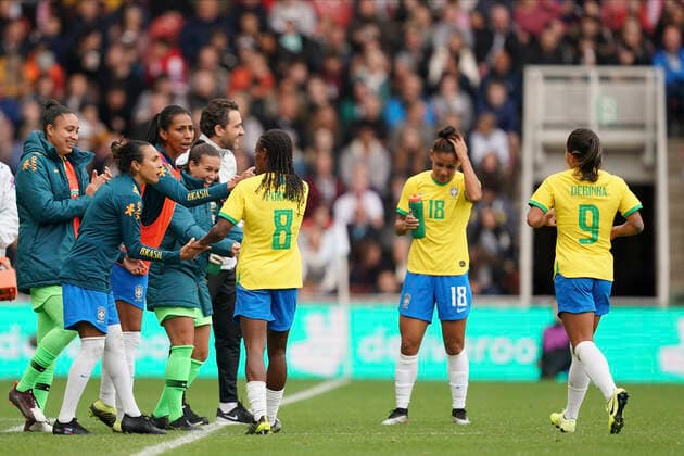 MIDDLESBROUGH, ENGLAND - OCTOBER 05: Players of Brazil celebrate with their bench players the 2nd goal of Debinha during the International Women s friendly between England Women and Brazil Women at Riverside Stadium, on October 05, 2019 in Middlesbrough , England. (Photo by Daniela Porcelli SPP) Copyright: xDanielaxPorcellix SPPDP-ENGBRA0510-23