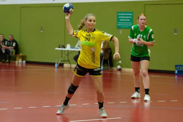 Bogna Sobiech (Borussia Dortmund, BVB, 90) beim Siebenmeter, 7m, Spielszene, Aktion, Action, 05.10.2019, Bremen (Deutschland), Handball, DHB-Pokal Frauen, SV Werder Bremen - Borussia Dortmund