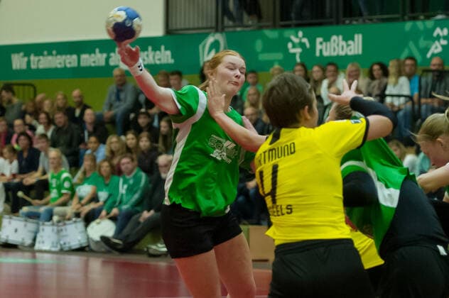 Pia Döpke (SV Werder Bremen, 47) beim Wurf, Spielszene, Aktion, Action, 05.10.2019, Bremen (Deutschland), Handball, DHB-Pokal Frauen, SV Werder Bremen - Borussia Dortmund
