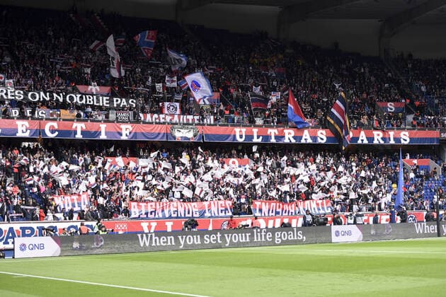 ILLUSTRATION - SUPPORTERS - DRAPEAUX FOOTBALL : Paris SG vs Angers - Ligue 1 Conforama - 05 10 2019 AnthonyBIBARD FEP Panoramic 