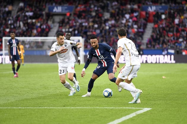 10 NEYMAR JR (PSG) - 23 ANTONIN BOBICHON (SCO) FOOTBALL : Paris SG vs Angers - Ligue 1 Conforama - 05 10 2019 AnthonyBIBARD FEP Panoramic 