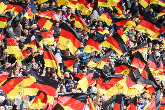 Die deutschen Fans jubeln über ein Tor, Fans, Publikum, Zuschauer, Stimmung, Atmosphäre, Stadion, 05.10.2019, Aachen (Deutschland), Fussball, EM-Qualifikation Frauen, Deutschland - Ukraine, DFB DFL REGULATIONS PROHIBIT ANY USE OF PHOTOGRAPHS AS IMAGE SEQUENCES AND OR QUASI-VIDEO.