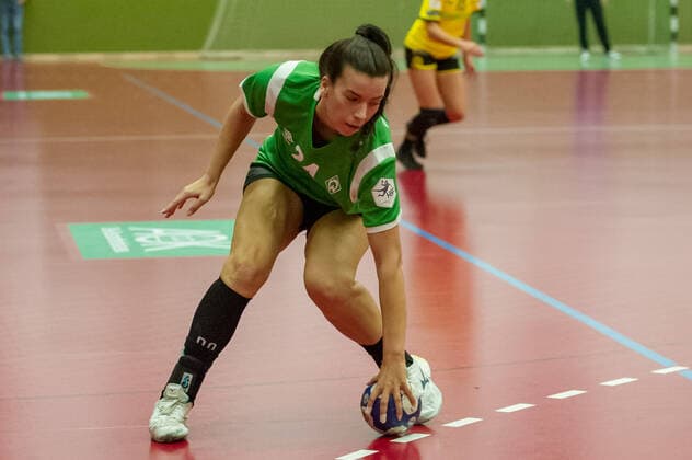 Maren Gajewski (SV Werder Bremen, 24) am Ball, Spielszene, Aktion, Action, 05.10.2019, Bremen (Deutschland), Handball, DHB-Pokal Frauen, SV Werder Bremen - Borussia Dortmund