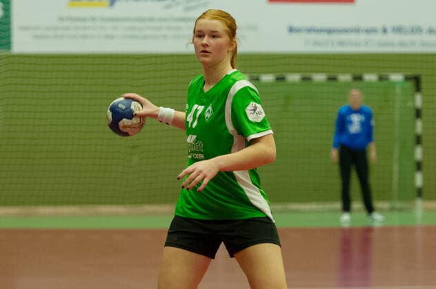 Pia Döpke (SV Werder Bremen, 47) am Ball, Spielszene, Aktion, Action, Portrait, Nahaufnahme, Einzelfoto, Einzelbild, 05.10.2019, Bremen (Deutschland), Handball, DHB-Pokal Frauen, SV Werder Bremen - Borussia Dortmund