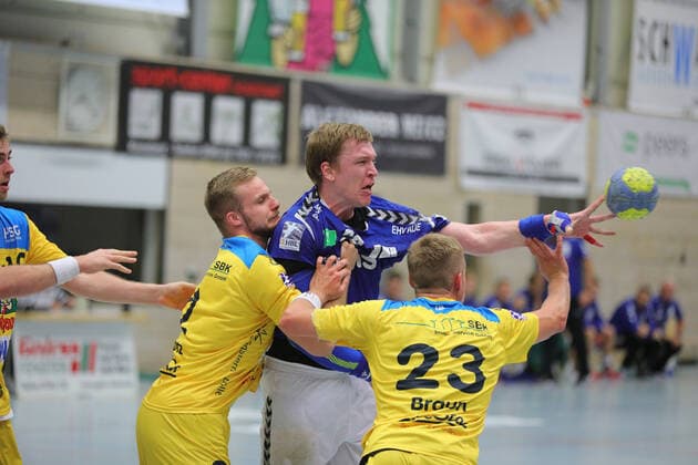 2. HBL, HSG Konstanz - EHV Aue 30:27. Peter Slachta (AUE) am Ball, links Michel Stotz und Joschua Braun (KON). HSG Konstanz - EHV Aue, 05.10.2019 Konstanz Copyright: xEIBNER PeterxPisax EP_EER