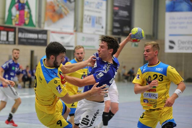 2. HBL, HSG Konstanz - EHV Aue 30:27. Adrian Kammlodt (AUE) am Ball, gegen Matthias Hild, rechts Joschua Braun (KON). HSG Konstanz - EHV Aue, 05.10.2019 Konstanz Copyright: xEIBNER PeterxPisax EP_EER