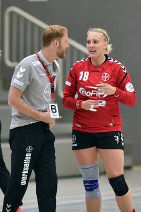 Robert Nijdam (Trainer Bayer 04 Leverkusen) und Hildigunnur Einarsdottir (R) ,GER, HSG Bad Wildungen Vipers - Bayer 04 Leverkusen, DHB Pokal, Handball, Frauen, 05.10.2019, GER, HSG Bad Wildungen Vipers - Bayer 04 Leverkusen, Handball, DHB Pokal Frauen, 05.10.2019 Bad Wildungen Copyright: xEIBNER RolandxSippelx EP_RSL